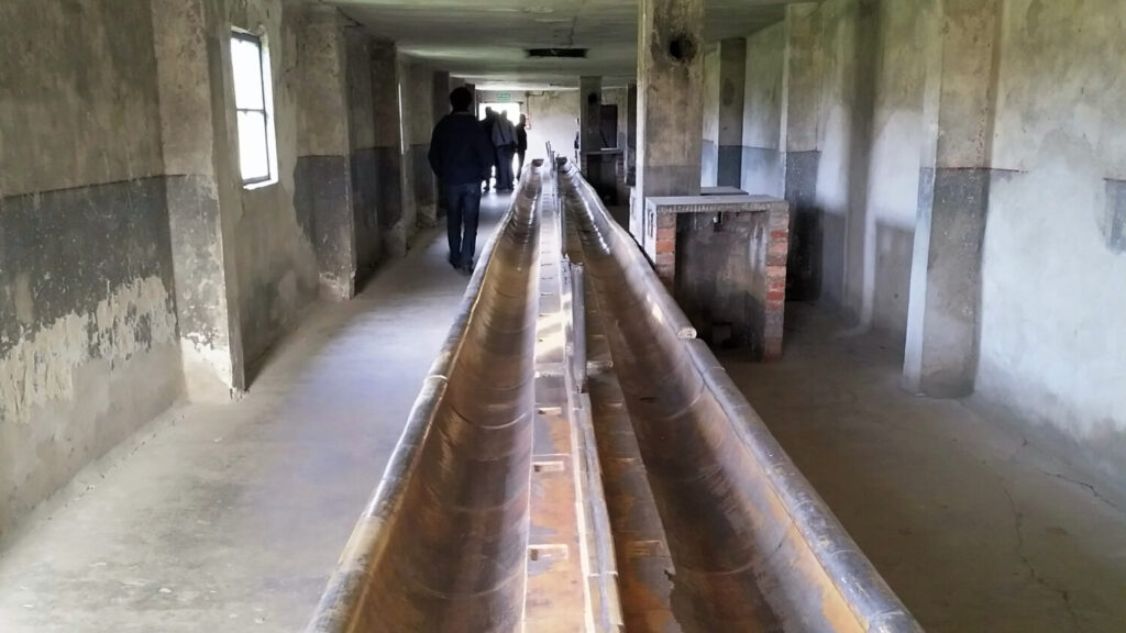 Latrine des KZ Auschwitz-Birkenau