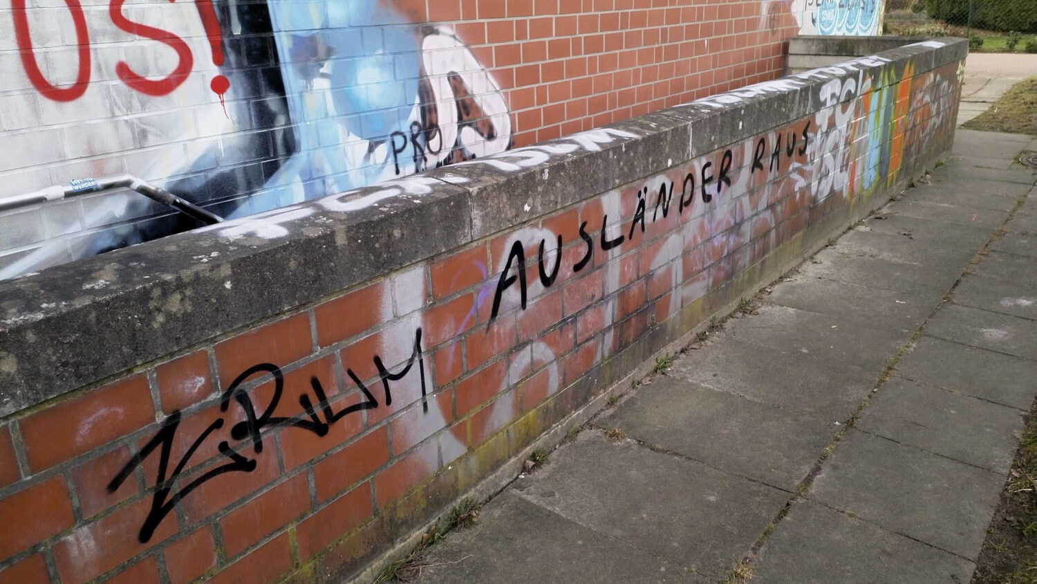 Ausländer raus Graffiti