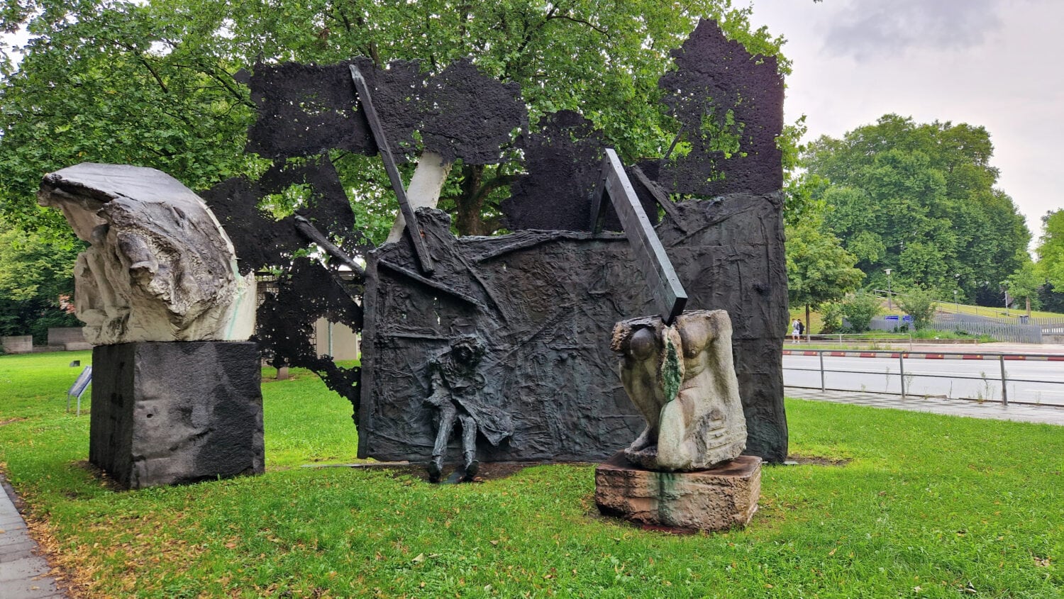 Gegendenkmal zum 76er-Denkmal