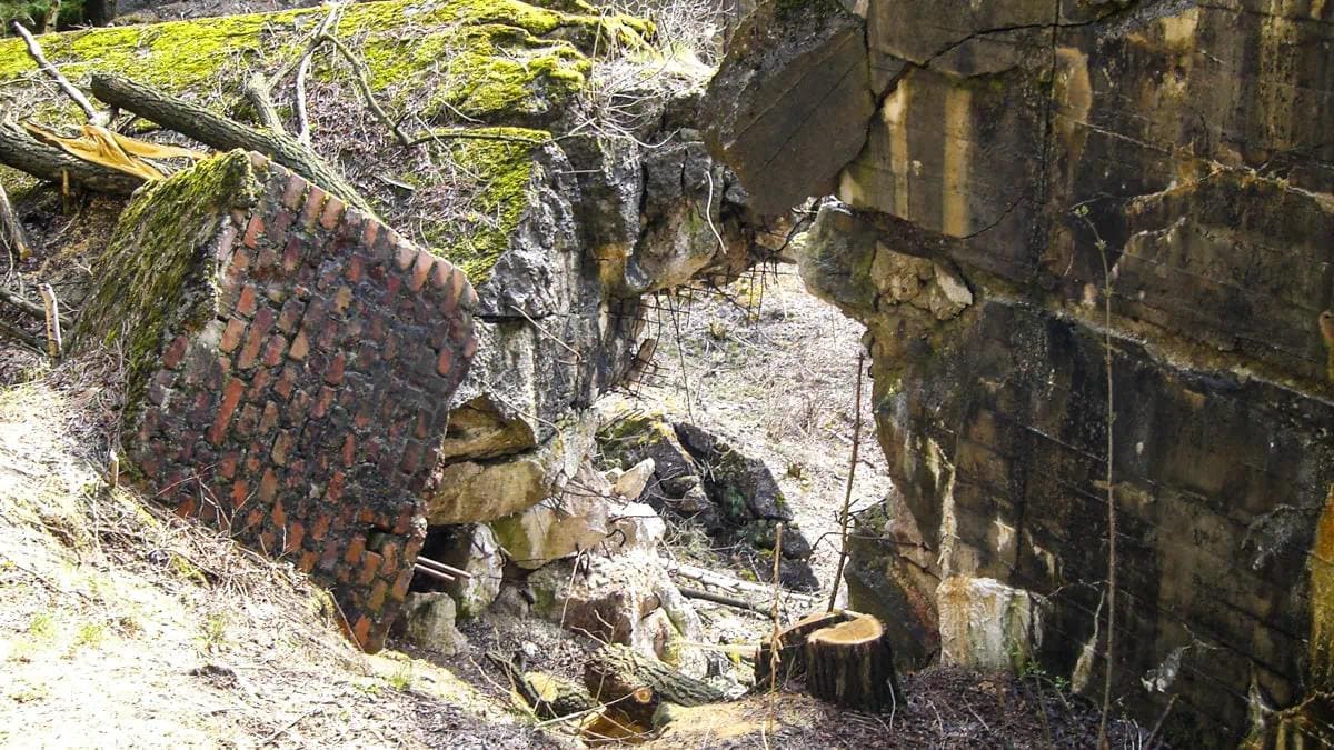 Ölbunker Außenwand