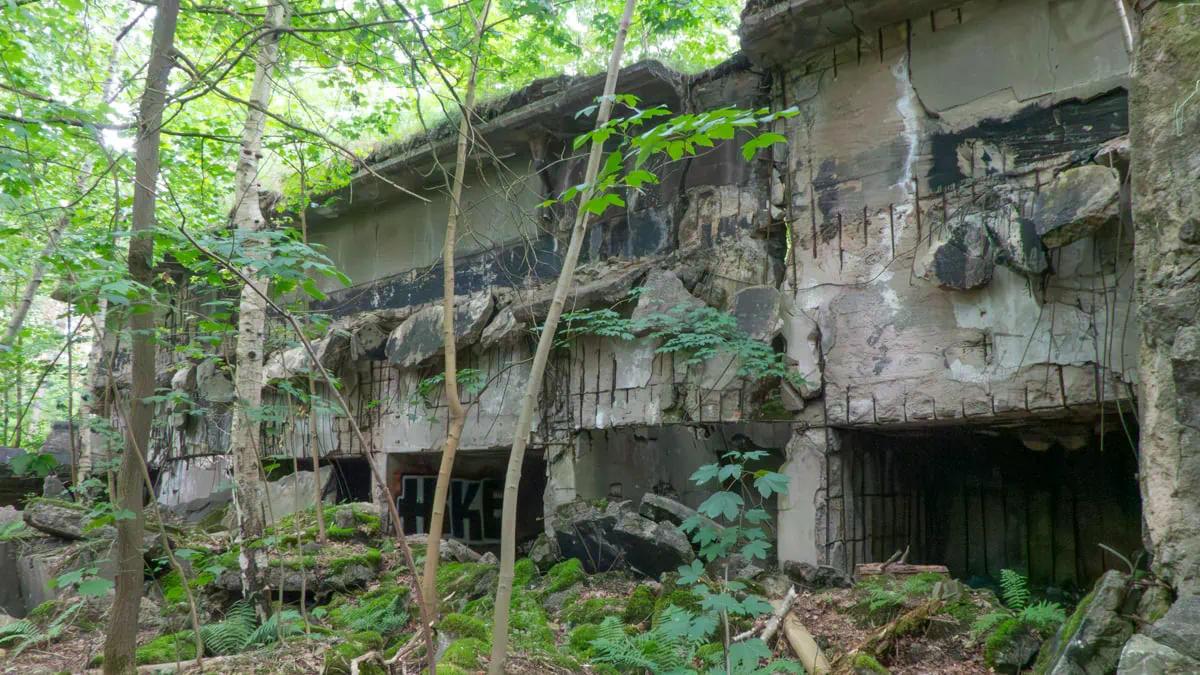 Rückwand von Ruine