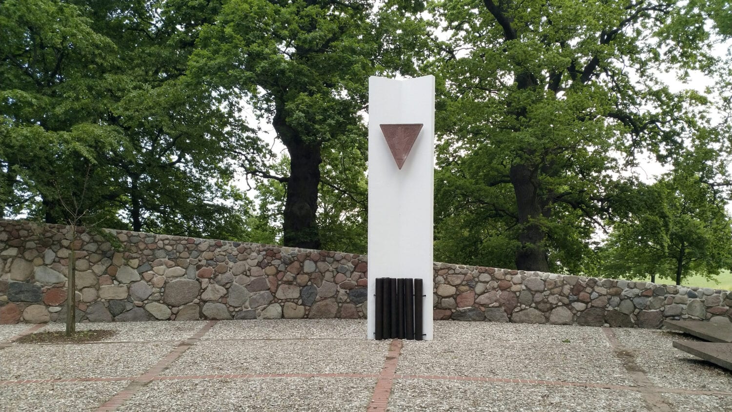 Stele zur Erinnerung an die verstorbenen Kriegsgefangenen