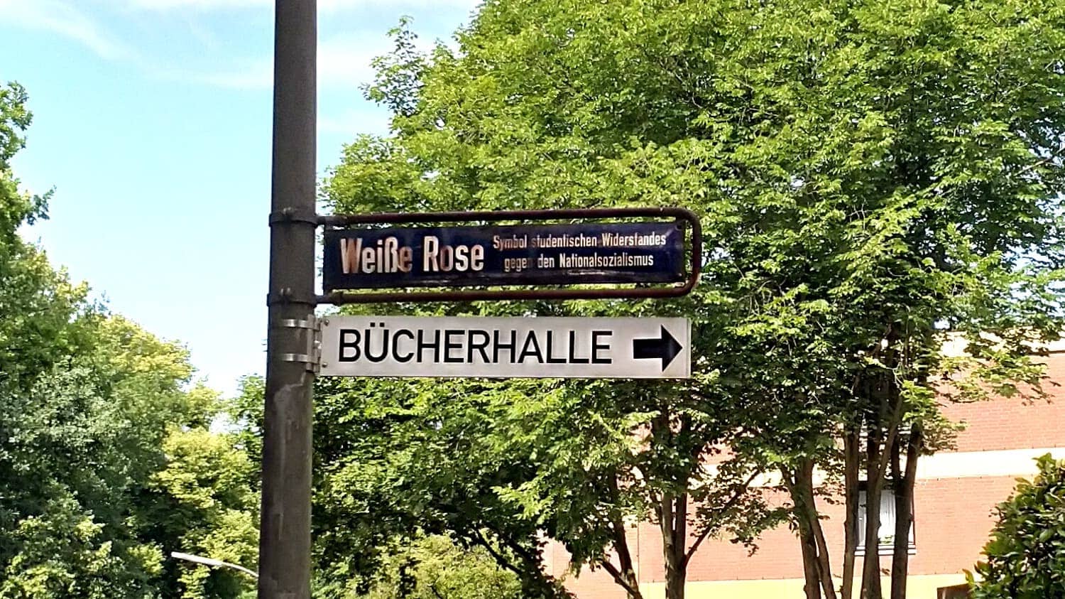 Denkmal Weiße Rose Volksdorf Straßenschild