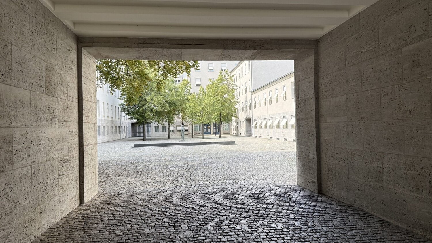 Eingang zum Hof von Gedenkstätte Deutscher Widerstand