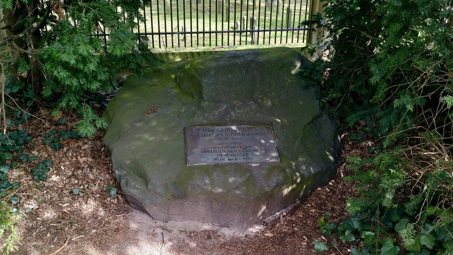 Gedenkstein am alten jüdischen Friedhof Wandsbek