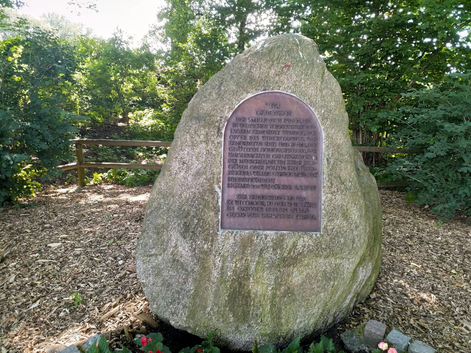 Gedenkstein für die Opfer des KZ Wittmoor