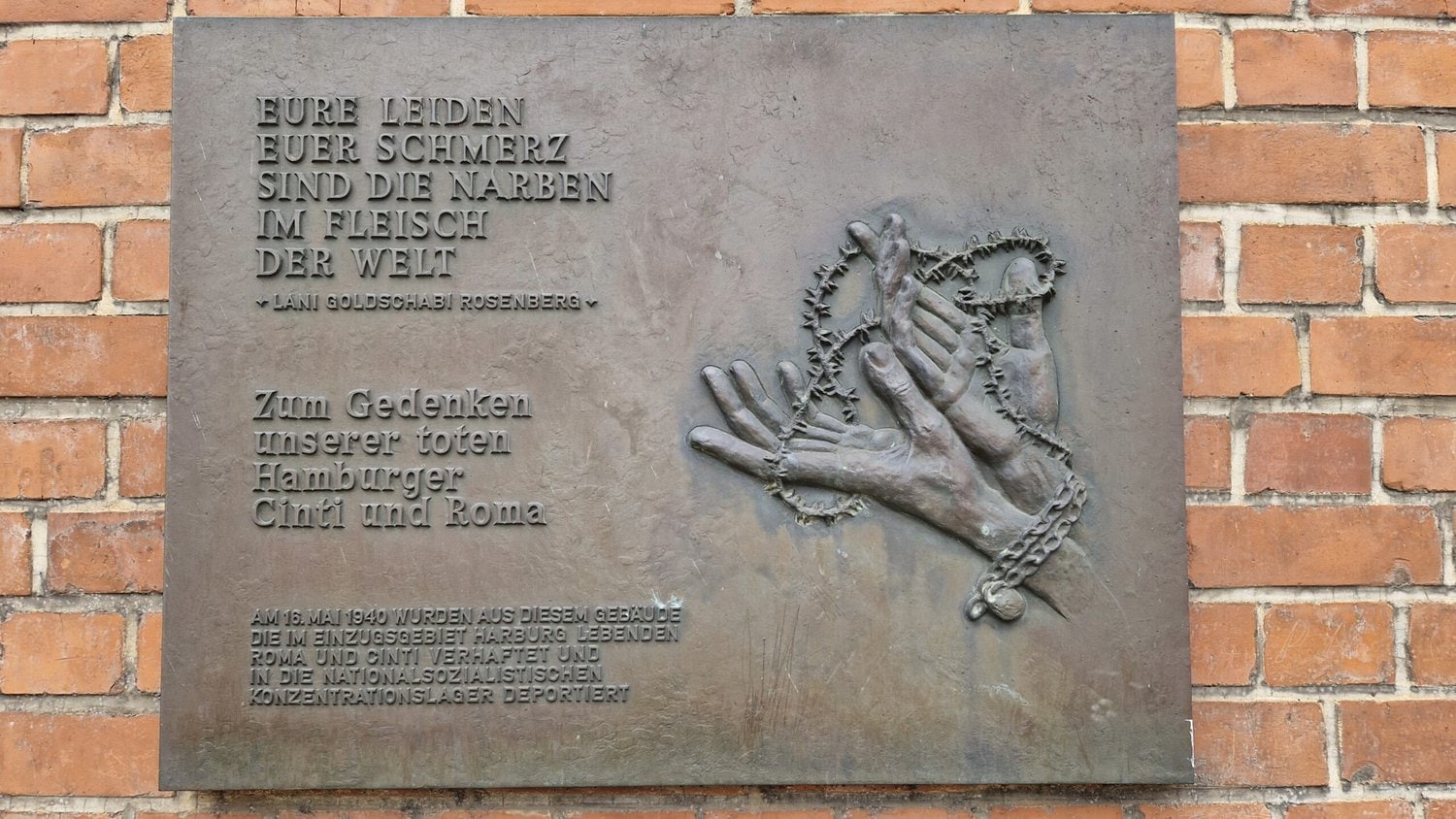 Gedenktafel fuer hamburger sinit und roma