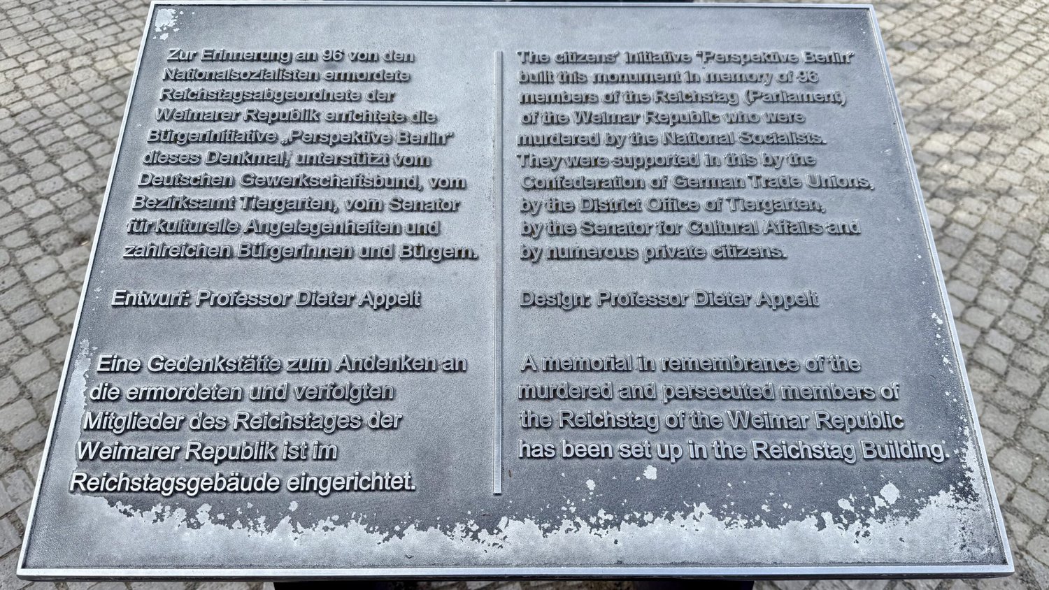Informationstafel zum Gedenkort am Reichstag