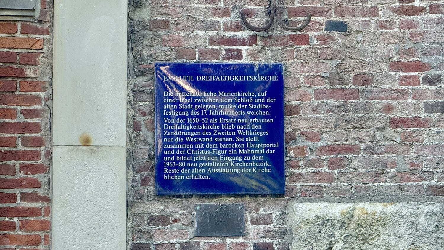 Infotafel an ehemaliger dreifaltigkeitskirche