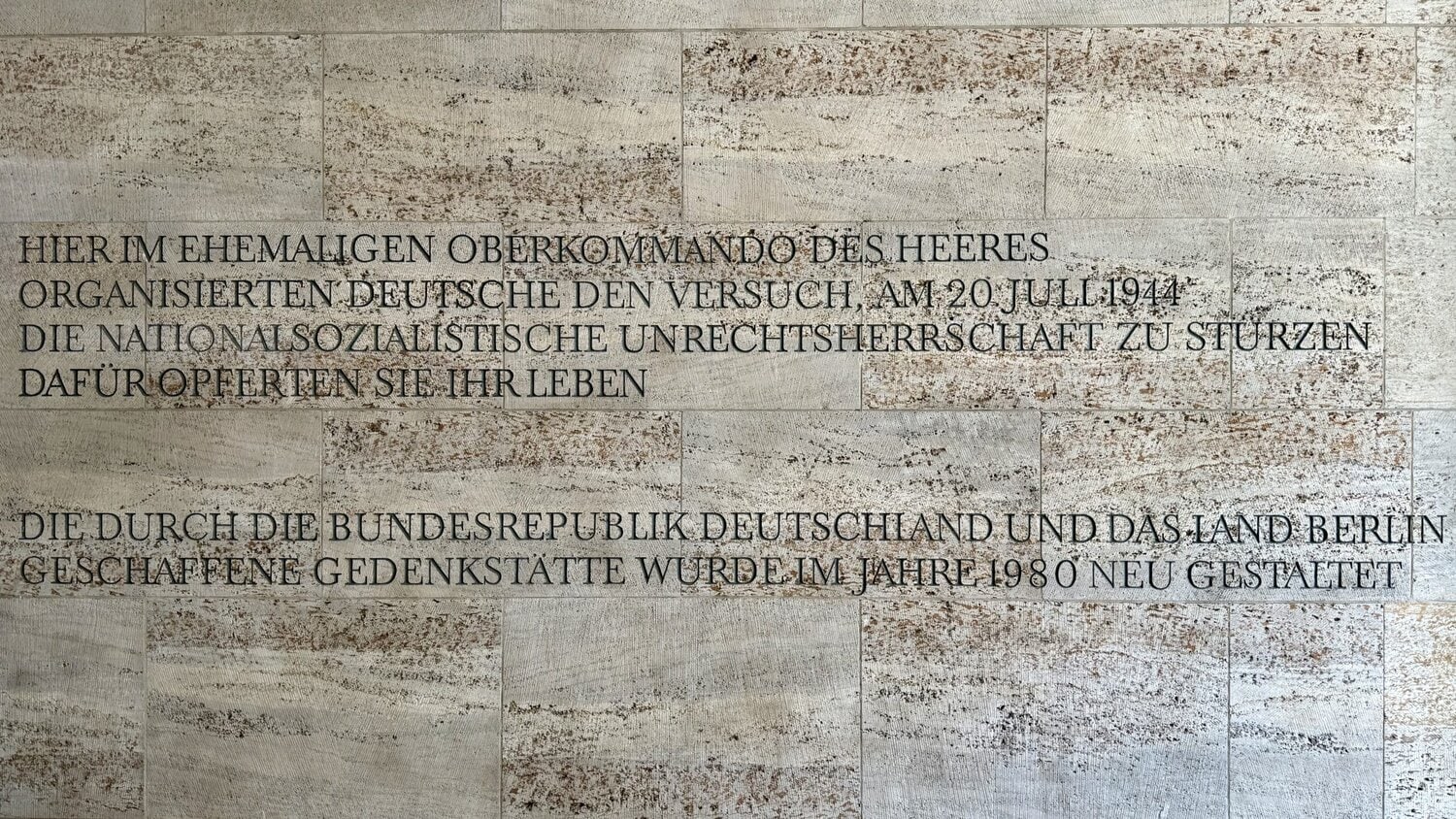 Inschrift im Eingangsbereich des Museum Deutscher Widerstand