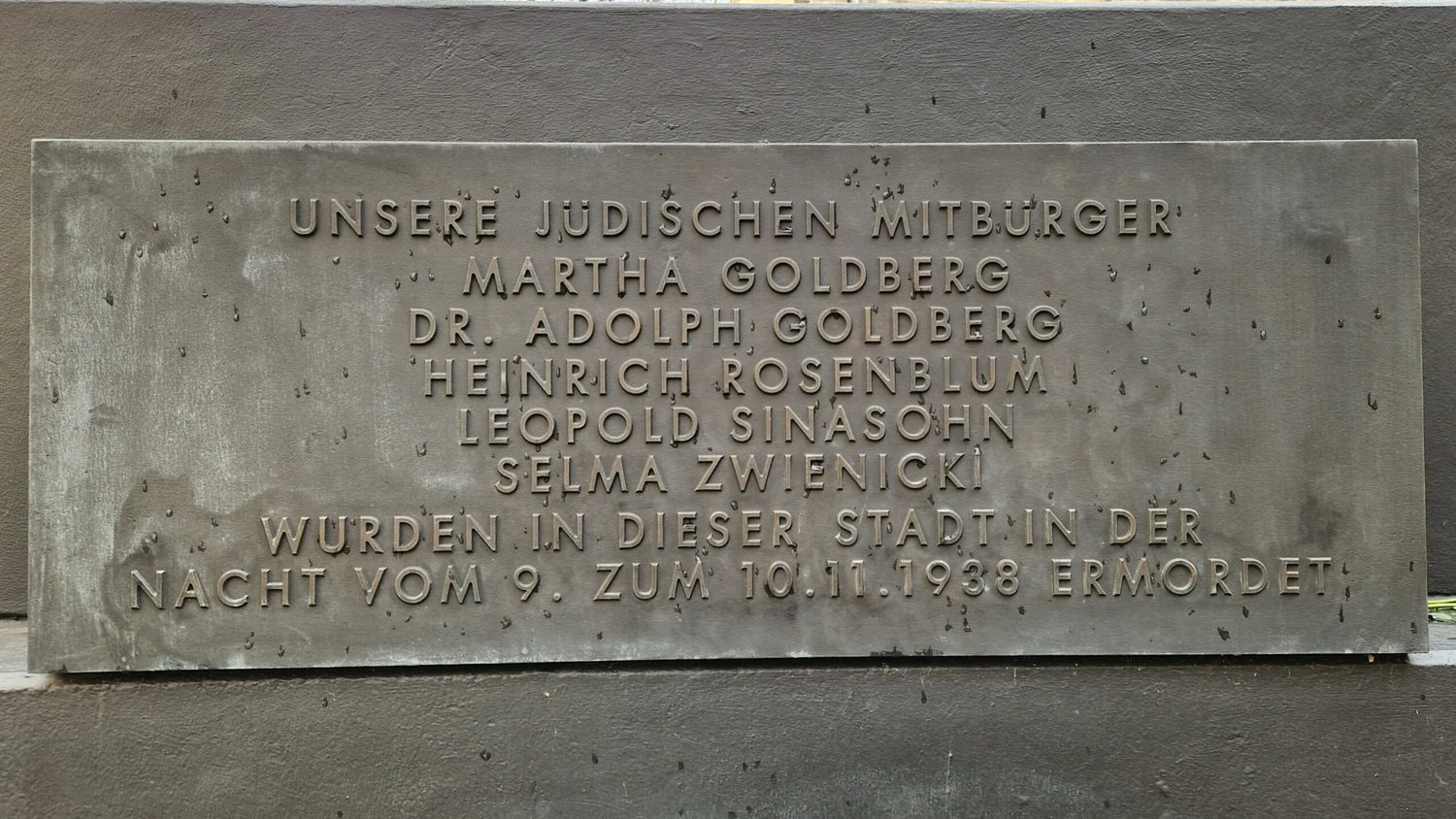 Inschrift Mahnmal Reichskristallnacht
