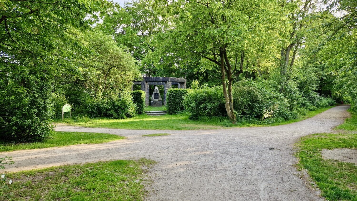 Kriegerdenkmal Deepenhorn im Park