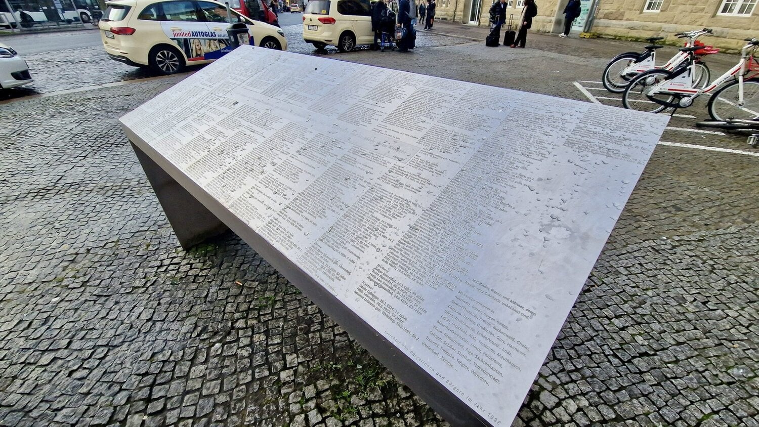 Rechte Seite des Mahnmals
