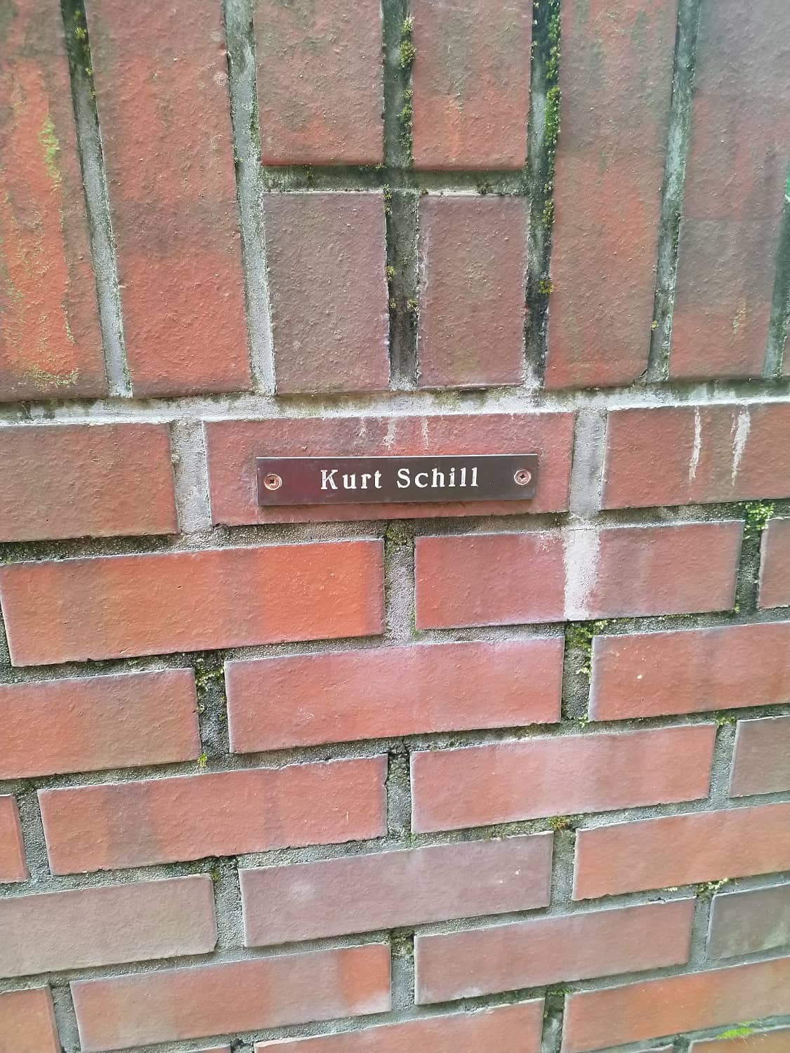 Tisch mit 12 Stühlen - Stuhl für Kurt Schill